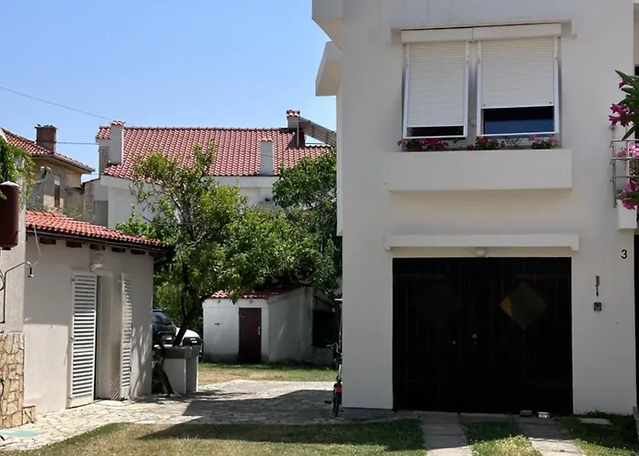 Sunny Grandma's Garden Διαμέρισμα