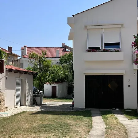 Sunny Grandma's Garden Apartment